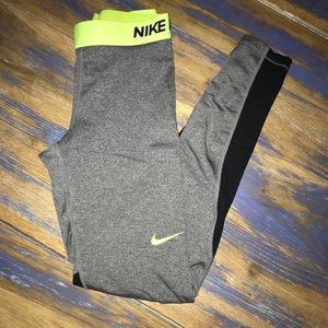 Size M Nike Pro Leggings